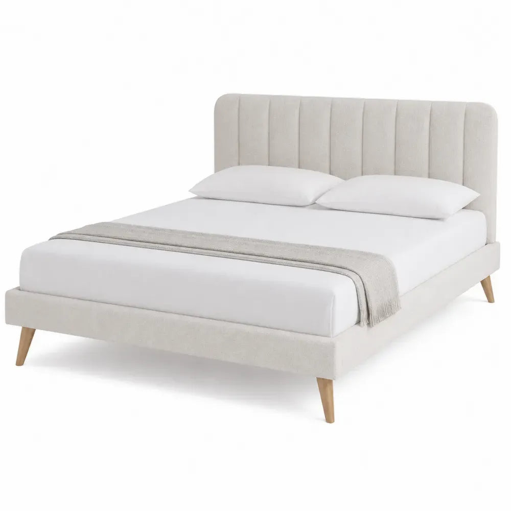 Cama doble tapizada beige con cabecero acolchado y patas de madera estructura de listones